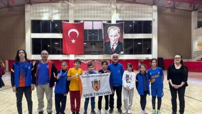 İneg&ouml;l Belediye Spor Kul&uuml;b&uuml; spor tırmanış sporcuları, Isparta&rsquo;da d&uuml;zenlenen Minik-K&uuml;&ccedil;&uuml;k-Yıldız