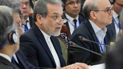 İran Dışişleri Bakanı Seyyid Abbas Araghchi ile Japon mevkidaşı Toshimitsu