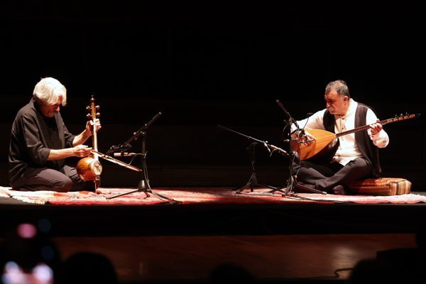 Grammy &ouml;d&uuml;ll&uuml; kaman&ccedil;a virt&uuml;&ouml;z&uuml; Kayhan Kalhor ile bağlama ustası Erdal