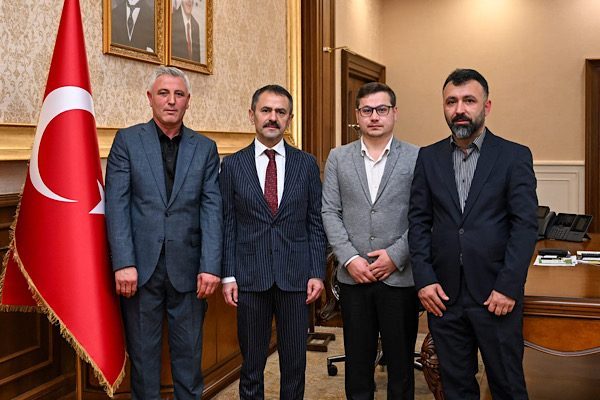 Kocaeli Valisi &nbsp;Aktaş, Kocaeli Kartepe Giresunlular Derneği Başkanı Şalcı, Başkan