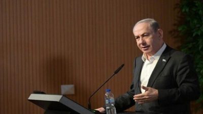 İsrail Başbakanı Netanyahu, Hanuka&rsquo;nın sekizinci mumunu Başbakanlık ofisinde Chabad temsilcileriyle