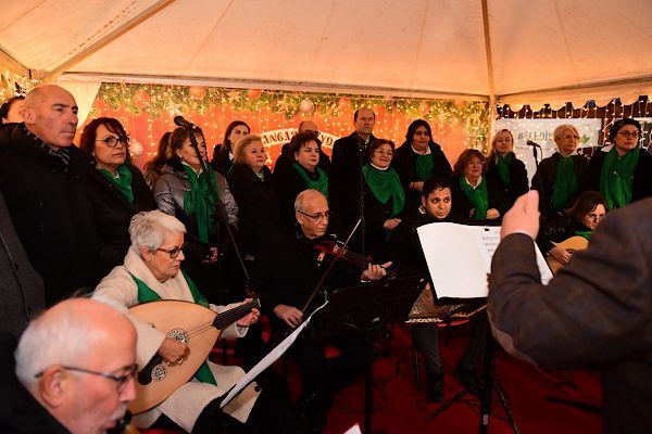 Osmangazi Belediyesi&rsquo;nin ev sahipliğinde Osmangazi Meydanı&rsquo;nda d&uuml;zenlenen Yeni Yıl Festivali
