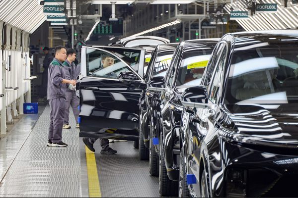 &Ccedil;in&rsquo;de yılın ilk 11 ayında otomobil &uuml;retimi ve satışı, ayrı