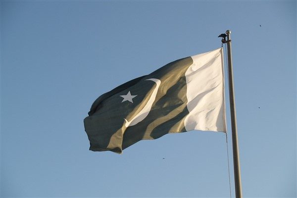 Pakistan Başbakan Yardımcısı ve Dışişleri Bakanı Dar, Bondi Plajı'nda bir