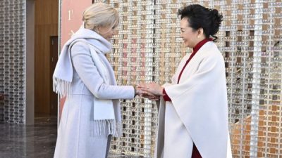 &Ccedil;in Cumhurbaşkanı Xi Jinping'in eşi Peng Liyuan, bug&uuml;n Fransa Cumhurbaşkanı