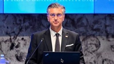 Başbakan Plenkovi&ccedil;, yaptığı a&ccedil;ıklamada g&uuml;venlik ve savunmaya yatırımlar, ticaret hacmi