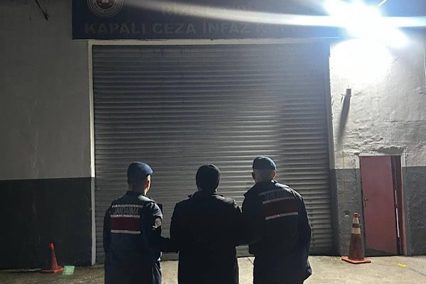 Rize İl Jandarma Komutanlığınca 25.12.2025 tarihinde, aranan şahısların yakalanmasına y&ouml;nelik