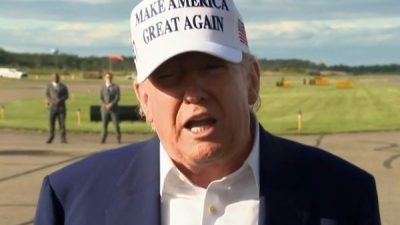 Pazar g&uuml;n&uuml; Washington DC'de d&uuml;zenlenen bir etkinlikte Trump, Netflix'in "b&uuml;y&uuml;k