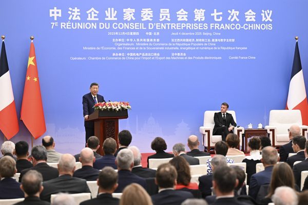 &Ccedil;in Cumhurbaşkanı Xi Jinping ve resmi temaslar i&ccedil;in &Ccedil;in&rsquo;de bulunan