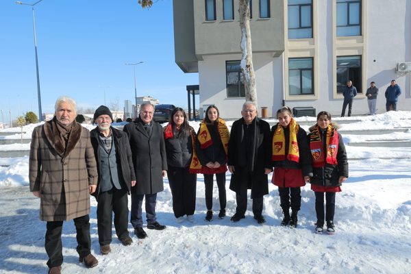 Kayseri B&uuml;y&uuml;kşehir Belediye Başkanı B&uuml;y&uuml;kkılı&ccedil;, Hacılar il&ccedil;esinde ger&ccedil;ekleştirdiği ziyaret kapsamında