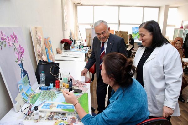 Başkan G&uuml;ler, Ordu B&uuml;y&uuml;kşehir Belediyesi Meslek ve Sanat Eğitimi Kursları