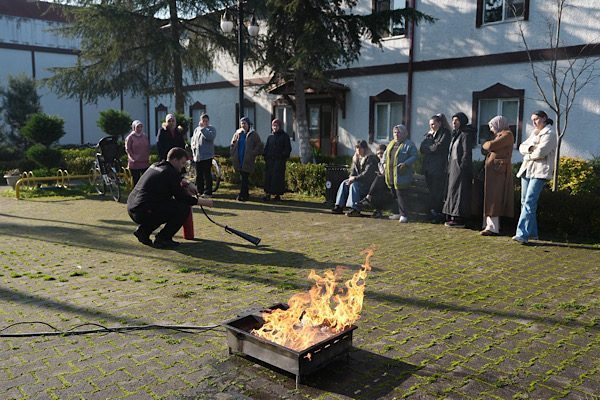 D&uuml;zce Belediyesi İtfaiye M&uuml;d&uuml;rl&uuml;ğ&uuml;, olası yangın facialarının &ouml;n&uuml;ne ge&ccedil;mek ve