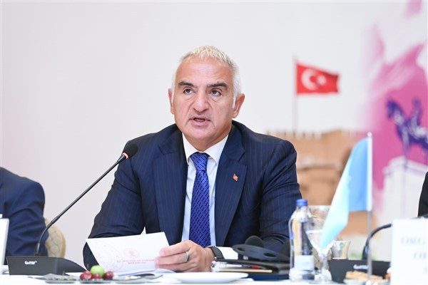 K&uuml;lt&uuml;r ve Turizm Bakanı Mehmet Nuri Ersoy, G&uuml;zel Sanatlar Genel