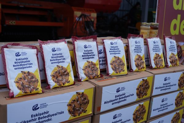 B&uuml;y&uuml;kşehir Belediyesi Tarımsal Hizmetler Dairesi Başkanlığı, &uuml;reticilerin yanında olmaya devam