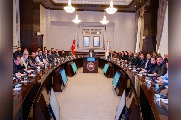 Hatay Valisi Mustafa Masatlı başkanlığında d&uuml;zenlenen Kalıcı Afet Konutları Değerlendirme