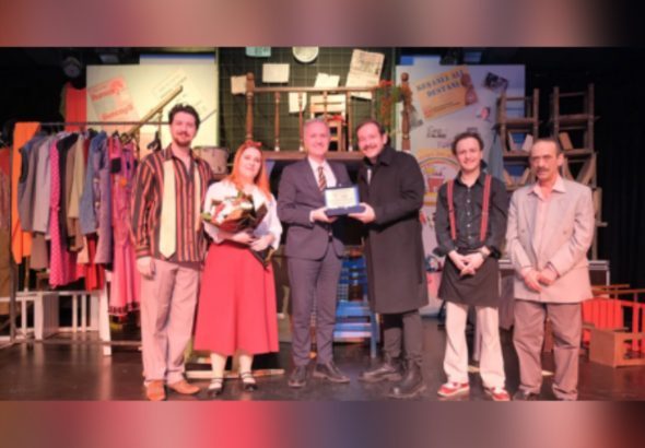İneg&ouml;l Belediyesi&rsquo;nin bu yıl ilk kez d&uuml;zenlediği tiyatro festivali Salı