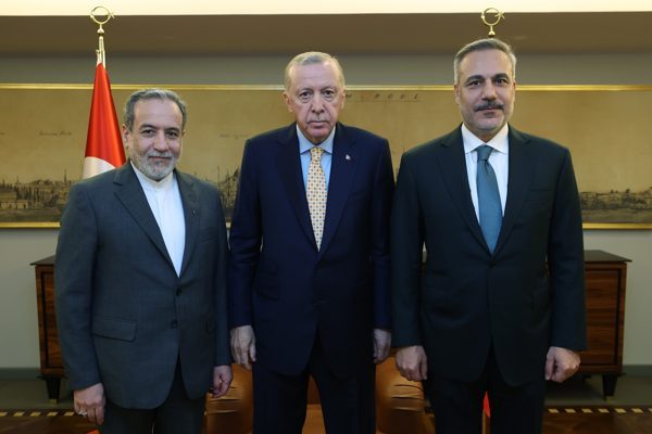 &Uuml;st d&uuml;zey T&uuml;rk yetkililerle g&ouml;r&uuml;şmeler yapmak &uuml;zere T&uuml;rkiye'ye giden İran