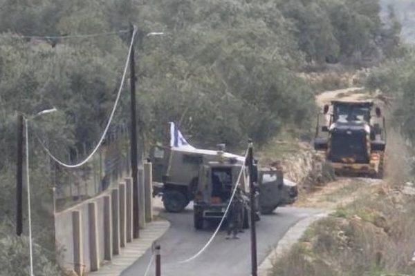 G&ouml;rg&uuml; tanıkları, İsrail g&uuml;&ccedil;lerinin Abu Awwad ailesinin evinin &ccedil;evresindeki b&ouml;lgeye