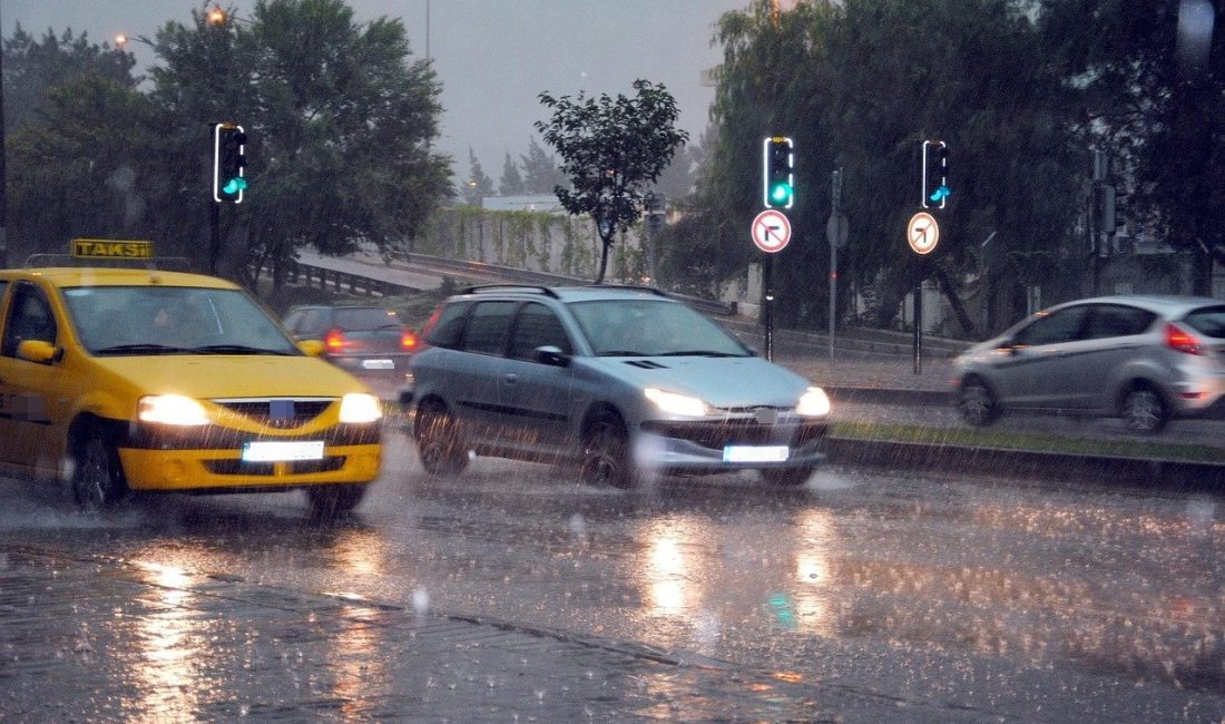 İstanbul Valiliği, hava sıcaklığının pazar g&uuml;n&uuml;nden itibaren azalacağını duyurdu. Buna
