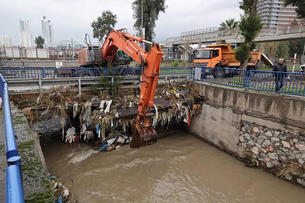 İzmir B&uuml;y&uuml;kşehir Belediyesi birimleri, Meteoroloji Genel M&uuml;d&uuml;rl&uuml;ğ&uuml;&rsquo;n&uuml;n uyarıları doğrultusunda olası
