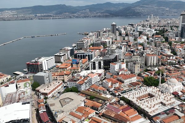 İzmir B&uuml;y&uuml;kşehir Belediyesi iştiraki İZPA tarafından hazırlanan&nbsp;&ldquo;Mercek İzmir &ndash; İzmir&rsquo;de