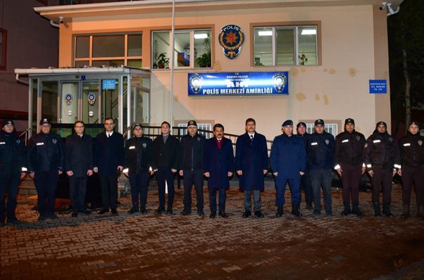 Kırşehir Valisi Murat Sefa Demiry&uuml;rek, yılbaşı akşamında g&ouml;rev yapan kurum