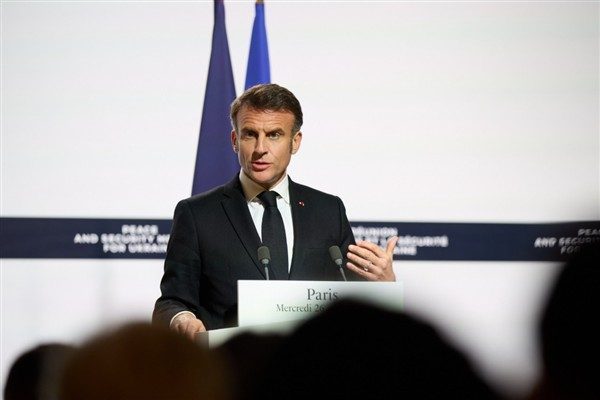 Fransa Cumhurbaşkanı Macron, Fransa&rsquo;nın egemen, birlik i&ccedil;inde, istikrarlı, barış i&ccedil;inde