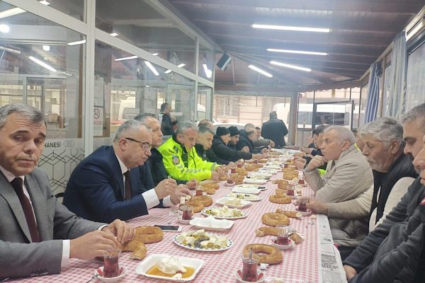Manisa B&uuml;y&uuml;kşehir Belediyesi, kent genelinde personel ve &ouml;ğrenci taşımacılığı yapan