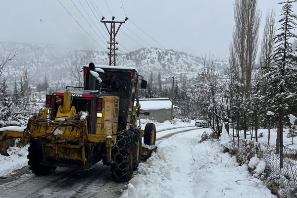 Mersin B&uuml;y&uuml;kşehir Belediyesi ekipler; Toroslar, Tarsus, &Ccedil;amlıyayla, Erdemli, G&uuml;lnar, Mut,
