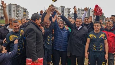 Mersin B&uuml;y&uuml;kşehir Belediyesi ve MESKİ Genel M&uuml;d&uuml;rl&uuml;ğ&uuml; &ccedil;alışanlarından oluşan futbol