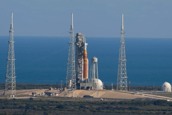 NASA&rsquo;dan yapılan a&ccedil;ıklamada hava koşulları nedeniyle Artemis 2 Ay roketinin