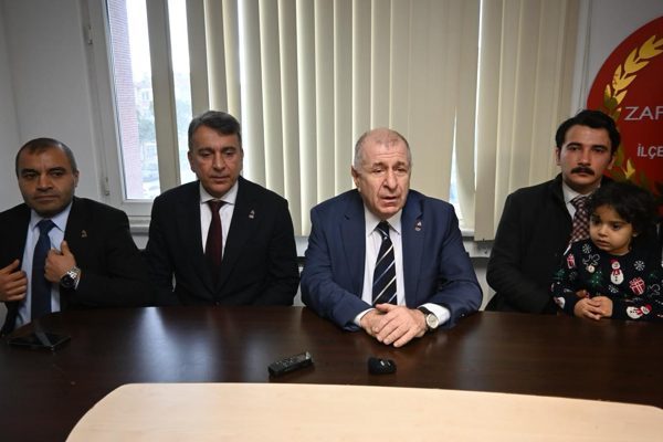 Zafer Partisi Genel Başkanı &Ouml;zdağ, Kartal İl&ccedil;e Başkanlığı&rsquo;nın a&ccedil;ılışının ardından