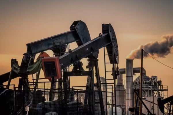 Brent petrol fiyatları daha &ouml;nce y&uuml;zde 1'den fazla d&uuml;ş&uuml;ş g&ouml;sterdikten