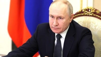 Ayinden sonra Putin, kilisedekilere hitap etti. İsa'yı insanlığın koruyucusu olarak