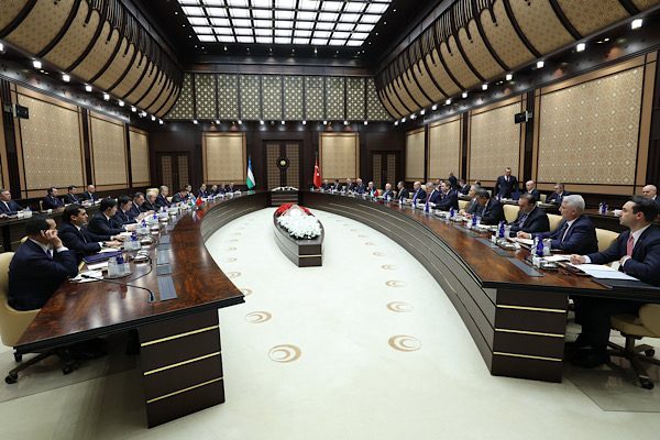 Cumhurbaşkanı Recep Tayyip Erdoğan, &Ouml;zbekistan Cumhurbaşkanı Şevket Mirziyoyev ile T&uuml;rkiye-&Ouml;zbekistan