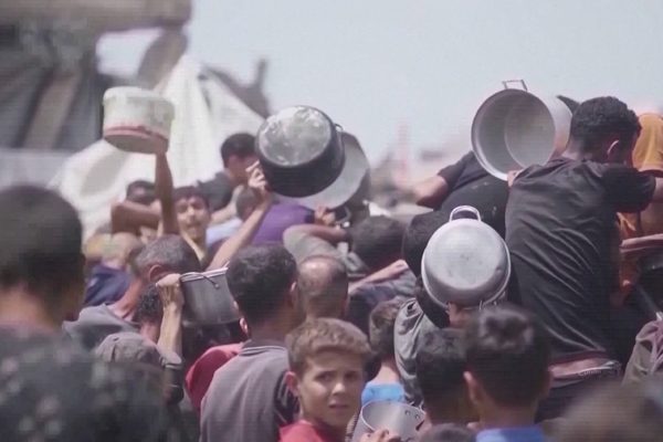 UNRWA&rsquo;dan yapılan a&ccedil;ıklamada Gazze Şeridi'nde insanların soğukta ve yalınayak, yiyecek