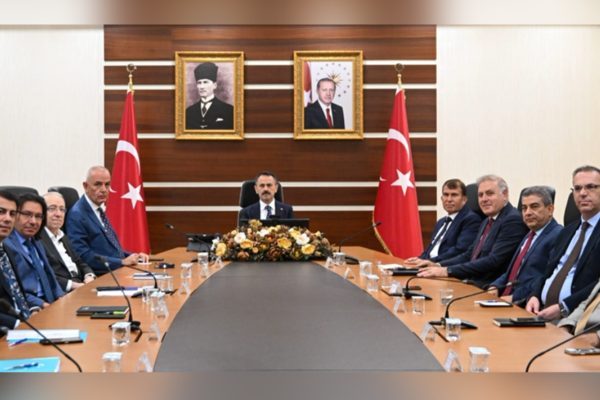 Kocaeli Valisi Aktaş, vali yardımcılarıyla değerlendirme toplantısı ger&ccedil;ekleştirdi.&nbsp; Toplantıda, Vali