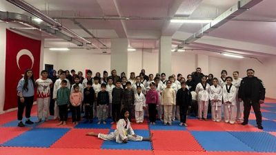 Van B&uuml;y&uuml;kşehir Belediyesi Spor Kul&uuml;b&uuml; tarafından d&uuml;zenlenen sınavda sporcular; teknik