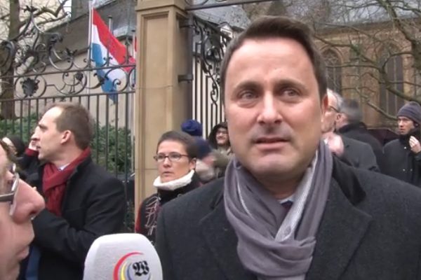 Bettel, AB'nin dış politika şefine atıfta bulunarak "Ve eğer ben
