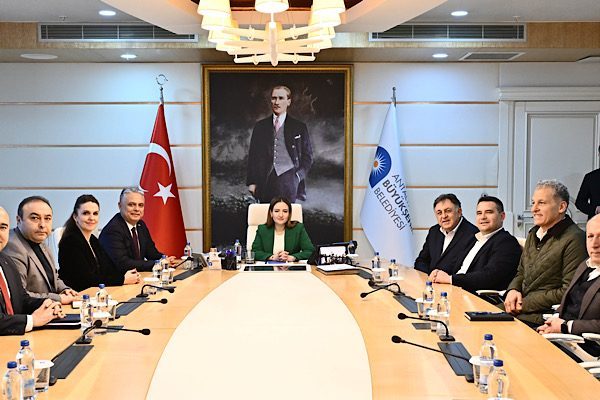 Antalya B&uuml;y&uuml;kşehir Belediyesi Başkan Vekili B&uuml;şra &Ouml;zdemir, Muratpaşa Belediye Başkanı
