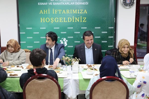 Saadet Partisi Genel Başkanı Arıkan, ramazan ayının ilk iftarında Esnaf