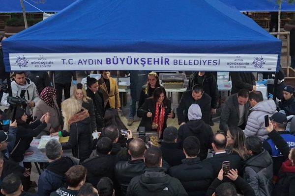 Aydın'da Ramazan ayı kapsamında kent genelinde iftar programları s&uuml;rd&uuml;r&uuml;l&uuml;yor. B&uuml;y&uuml;kşehir