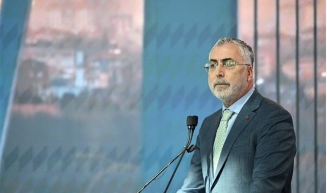 &Ccedil;alışma ve Sosyal G&uuml;venlik Bakanı&nbsp;Işıkhan, Cumhur İttifakı ortağı&nbsp;MHP'nin Sivas Milletvekili