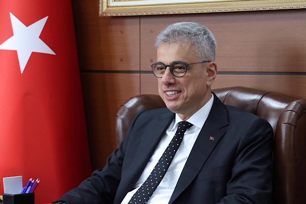 Sağlık Bakanı Prof. Dr. Kemal Memişoğlu, inceleme ve değerlendirme yapmak