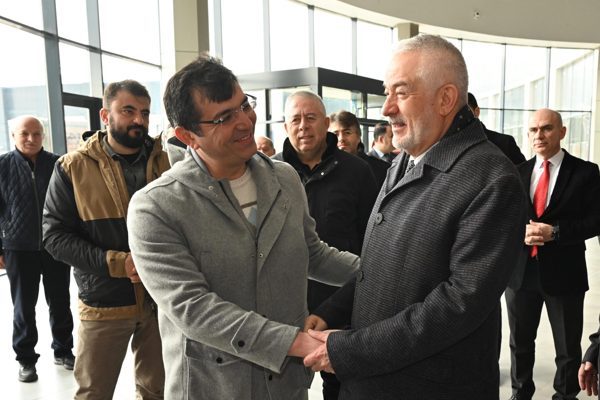 Isparta Belediye Başkanı Başdeğirmen, esnaf buluşmalarını s&uuml;rd&uuml;r&uuml;yor. Başkan Başdeğirmen, yeni