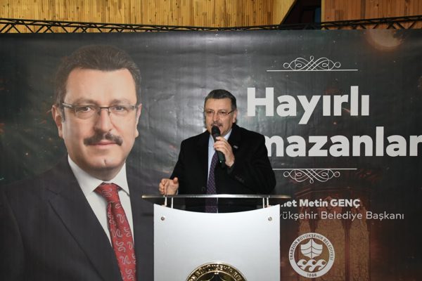 Trabzon B&uuml;y&uuml;kşehir Belediye Başkanı Gen&ccedil;, Arsin il&ccedil;esinde d&uuml;zenlenen iftar programında