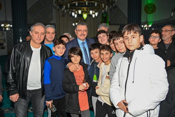Trabzon B&uuml;y&uuml;kşehir Belediyesi tarafından &ldquo;Trabzon&rsquo;da Ramazan Paylaşınca G&uuml;zel&rdquo; mottosuyla d&uuml;zenlenen