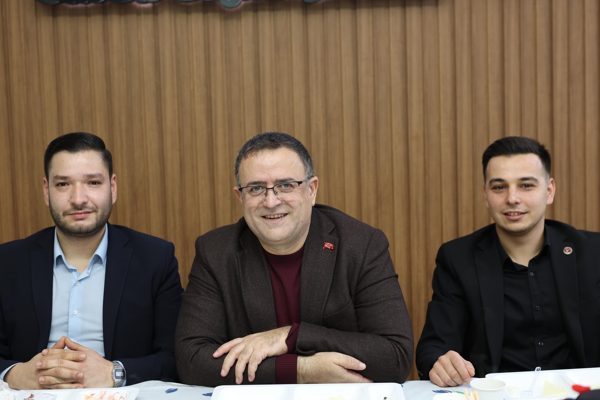 Derince Belediye Başkanı Sertif G&ouml;k&ccedil;e,&nbsp;son olarak İbni Sina Mahallesi&rsquo;nde faaliyetlerini