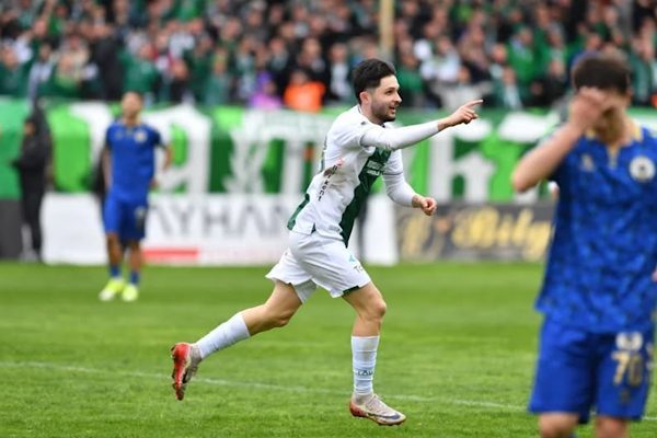 TFF 2. lig Kırmızı Grup&rsquo;ta&nbsp;m&uuml;cadele eden&nbsp;Bursaspor,&nbsp;Menemen İl&ccedil;e Stadı&rsquo;nda Menemen FK