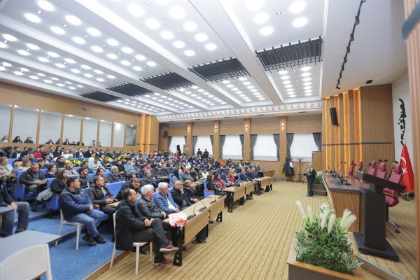 Kayseri B&uuml;y&uuml;kşehir Belediyesi, kurum i&ccedil;i eğitim seminerlerine devam ediyor. Bu